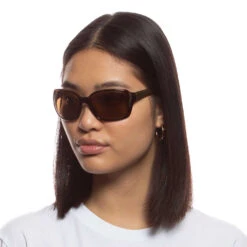 Kuranda Sunglasses - Dark Tort Floral -Trendy Beach Hat TCC2231043 10KURANDA 25763783 42e8 4a66 bb99 4d86ab807dce